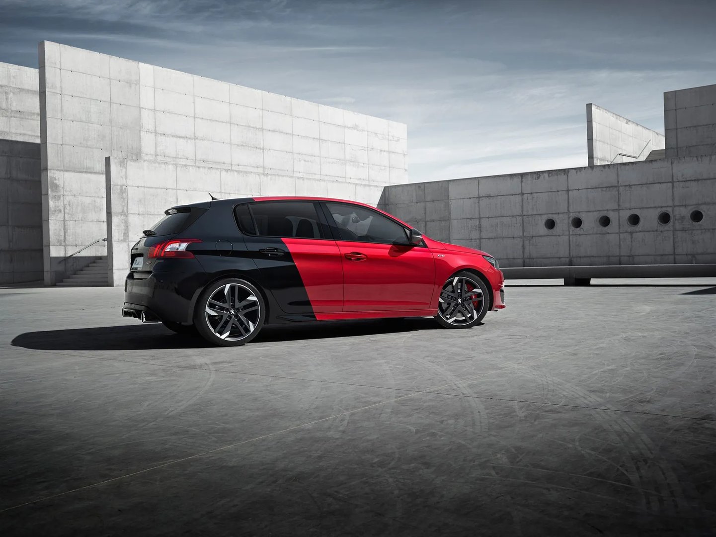 Peugeot_308_GTi_1_generation__Hatchback_5-door__10.jpg
