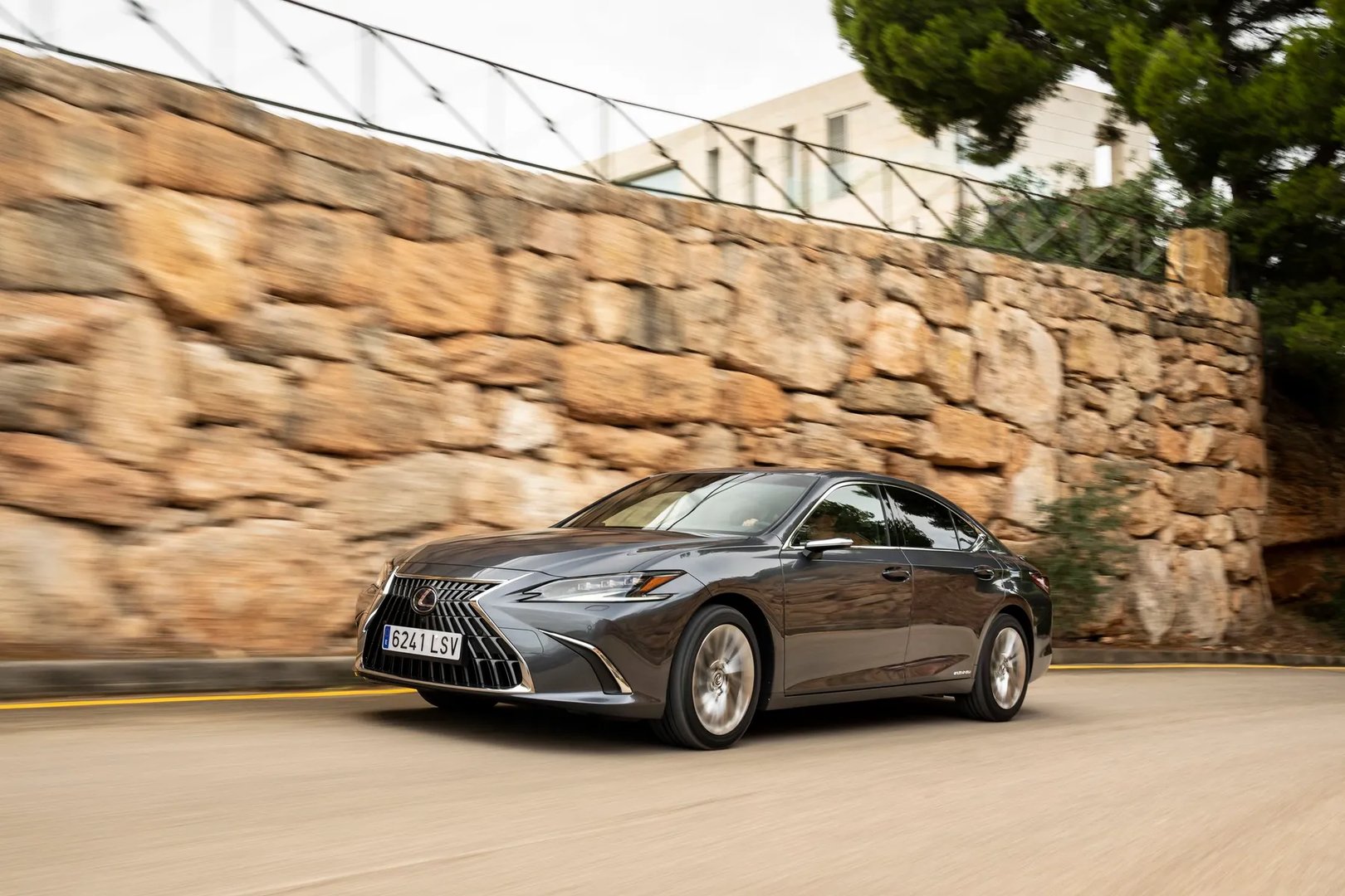 Lexus_ES_7_generation_restyling_1__Sedan__8.jpg