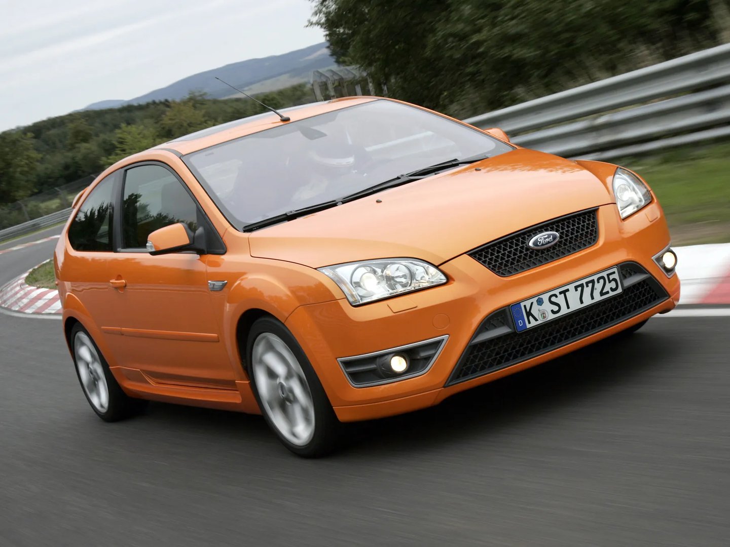 Ford_Focus_ST_2_generation__Hatchback_3-door__1.jpg