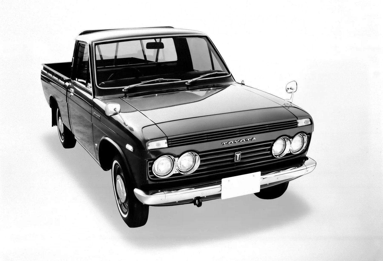 Toyota_Hilux_1_generation__Pickup_single-cab__2.jpg