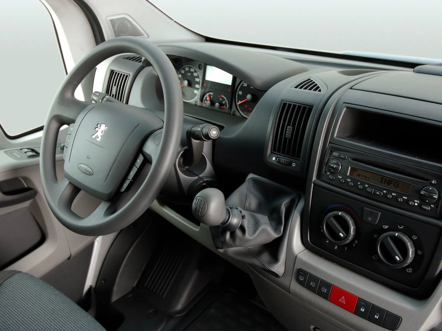 Peugeot_Boxer_2_generation__Van__8.jpg