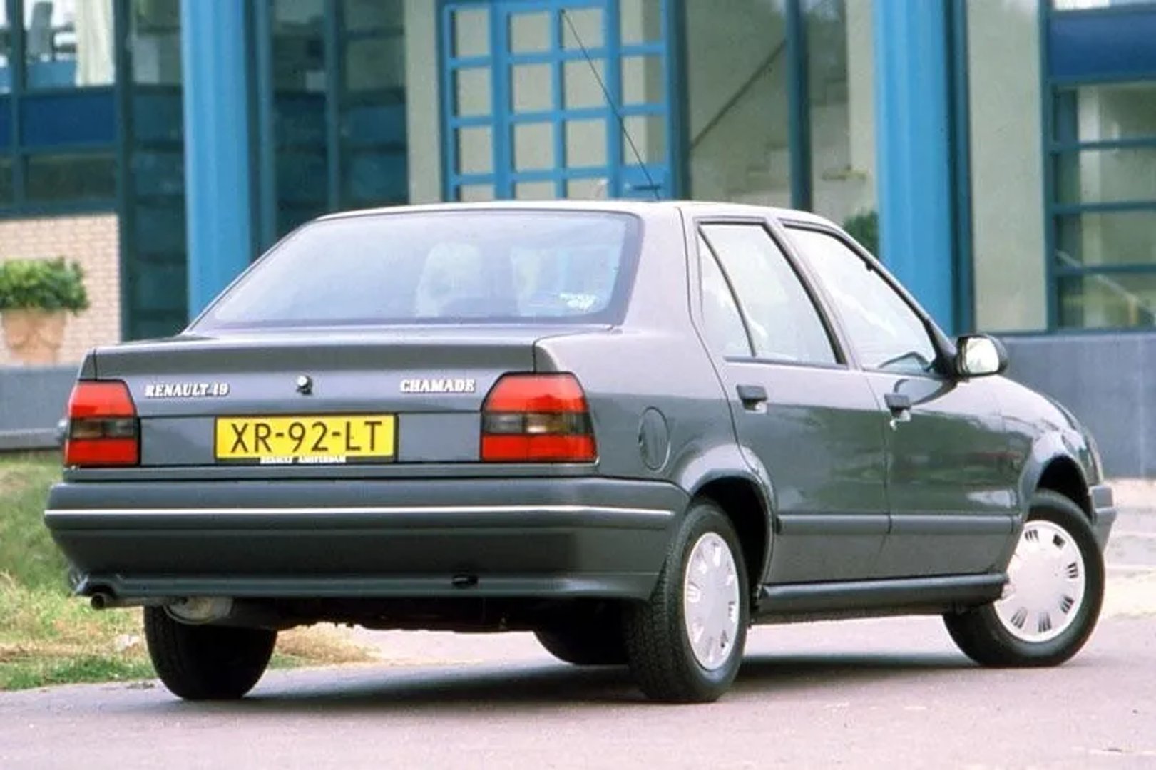 Renault_19_1_generation__Sedan__3.jpg
