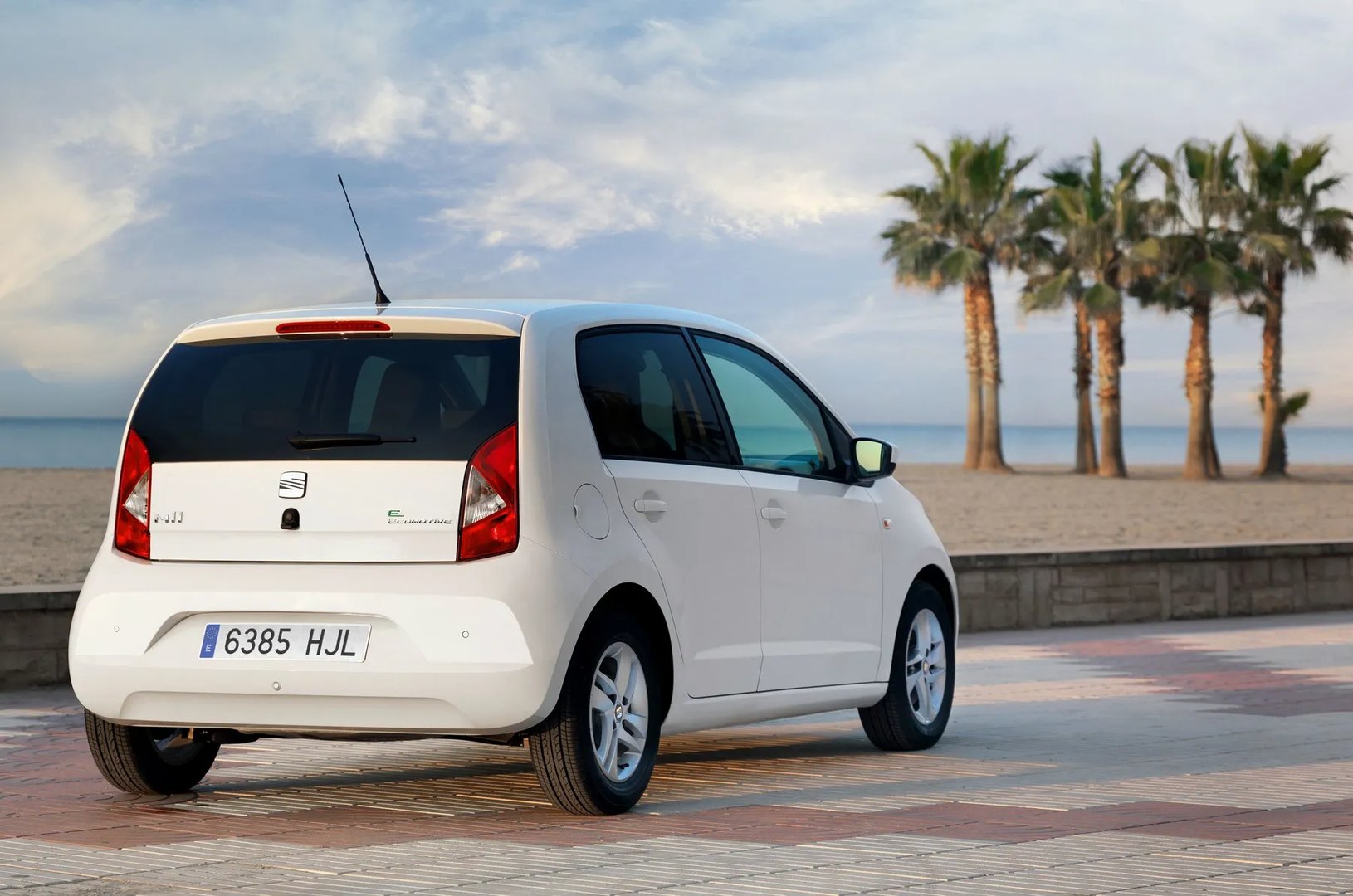 SEAT_Mii_1_generation__Mini_5-doors__12.jpg
