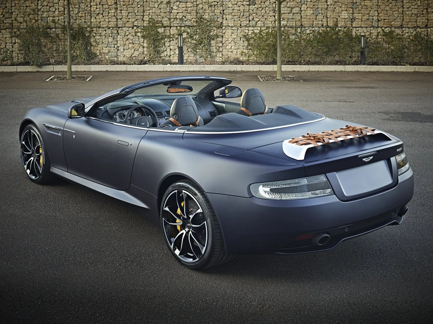 Aston Martin_Virage_2_generation__Cabrio__3.jpg