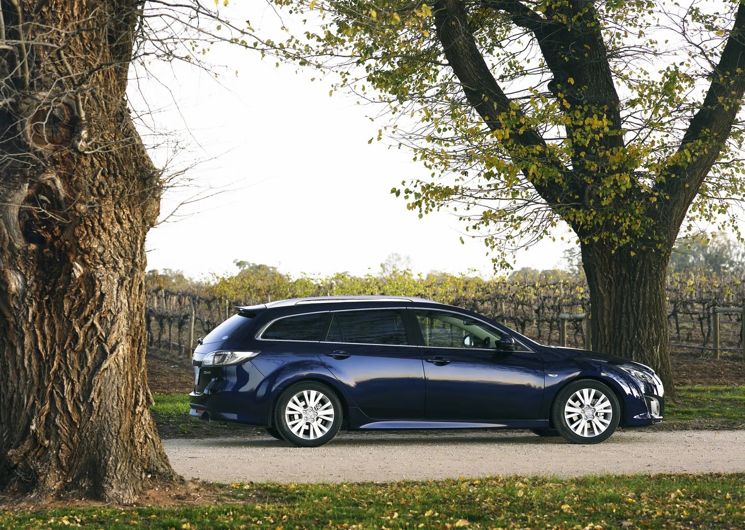 Mazda_Atenza_2_generation__Estate_5-door__3.jpg