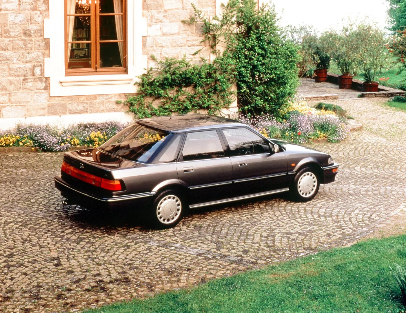 Honda_Concerto_1_generation__Sedan__6.jpg