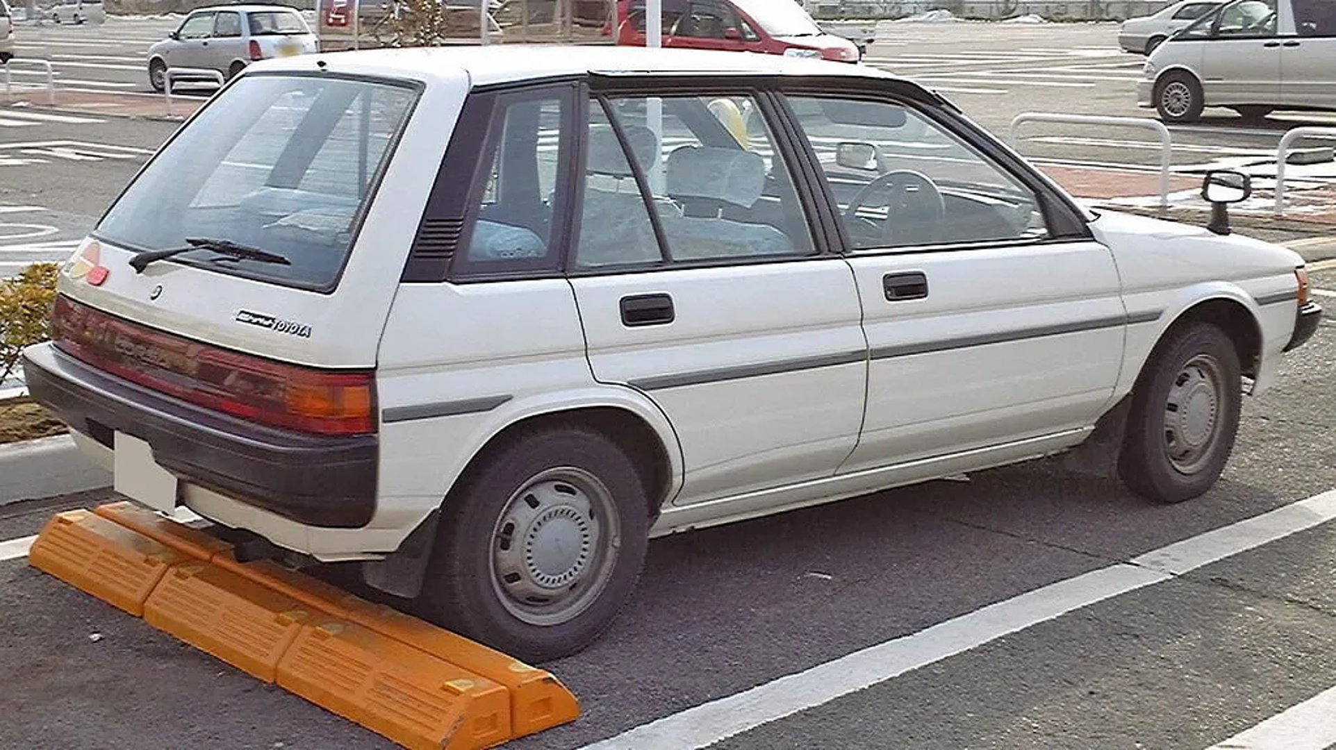Toyota_Corsa_3_generation__Mini_5-doors__2.jpg