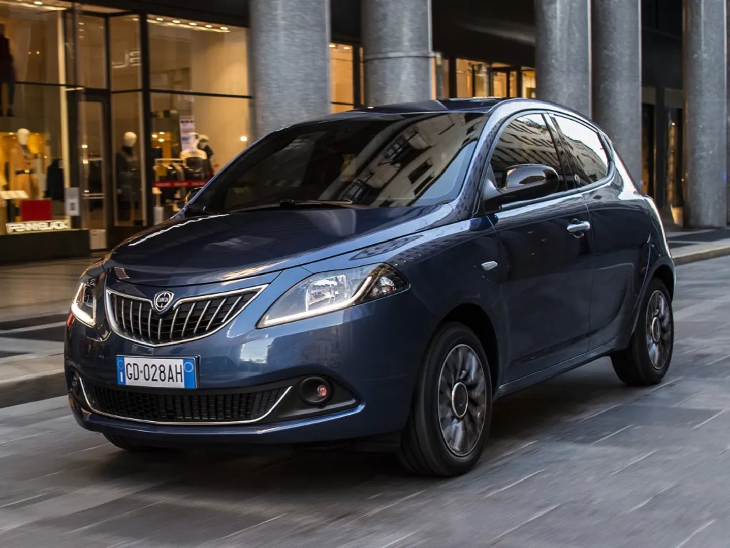Lancia_Ypsilon_3_generation_restyling_2__Mini_5-doors__2.jpg