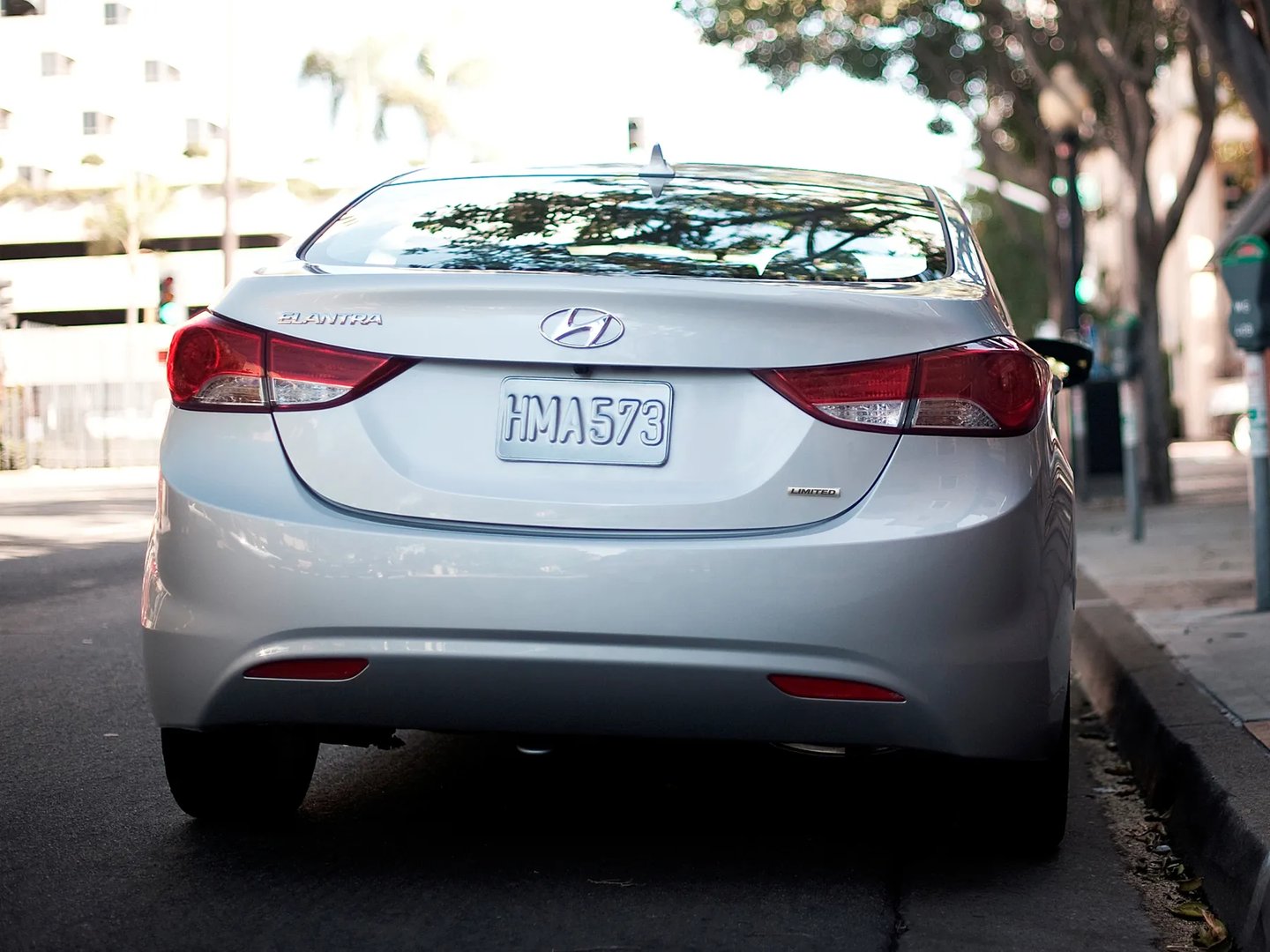 Hyundai_Elantra_5_generation__Sedan__12.jpg