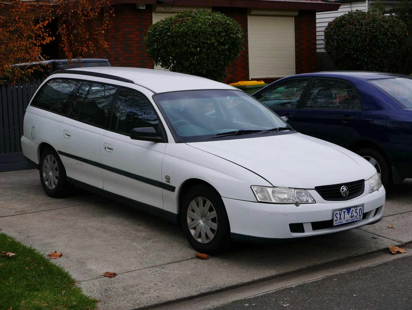 Holden_Commodore_3_generation__Estate_5-door__4.jpg