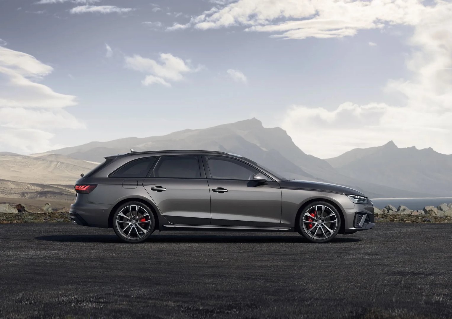 Audi_S4_5_generation_restyling__Estate_5-door__9.jpg