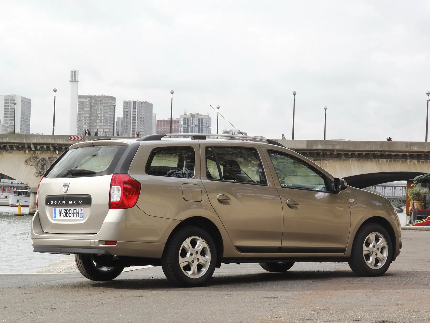 Dacia_Logan_MCV_2_generation__Estate__7.jpg