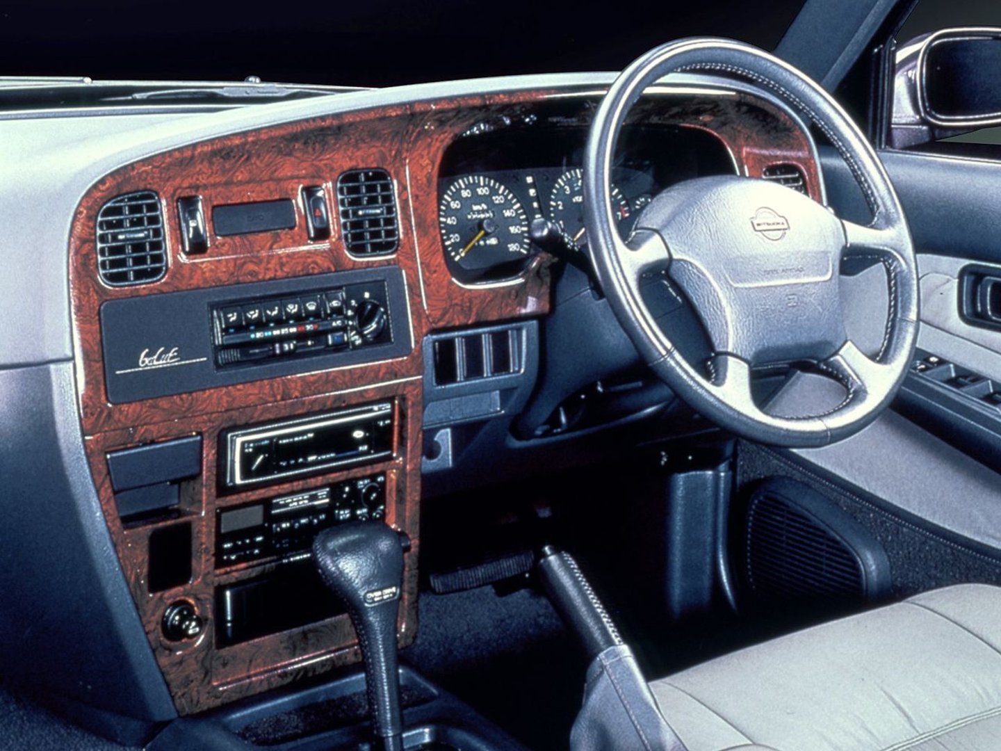 mitsuoka_Galue_1_generation__Sedan__2.jpg