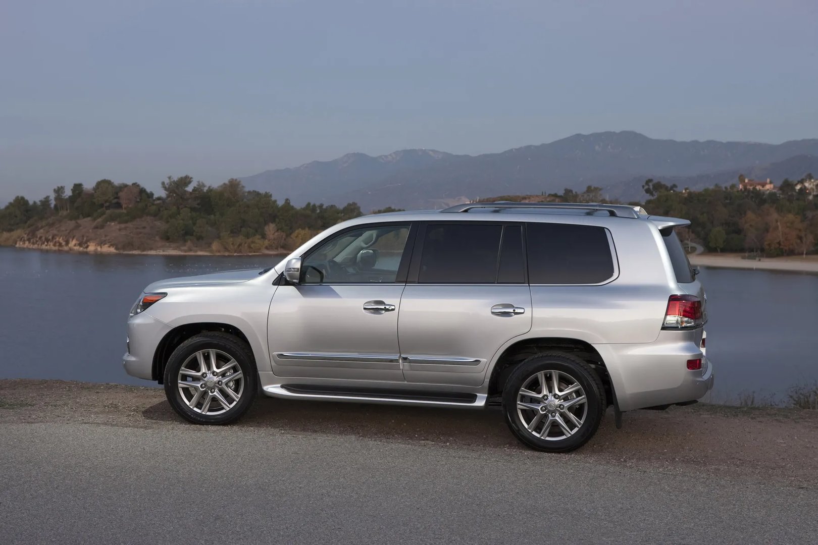 Lexus_LX_3_generation_restyling__SUV_5-doors__12.jpg