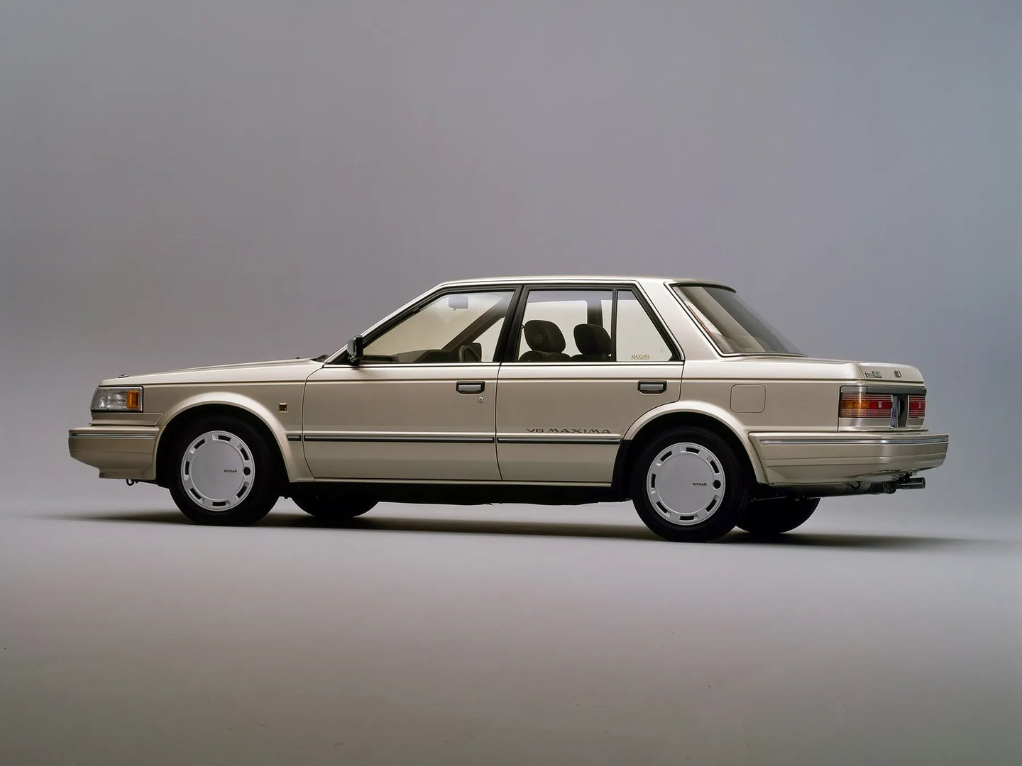 Nissan_Maxima_2_generation__Sedan__3.jpg