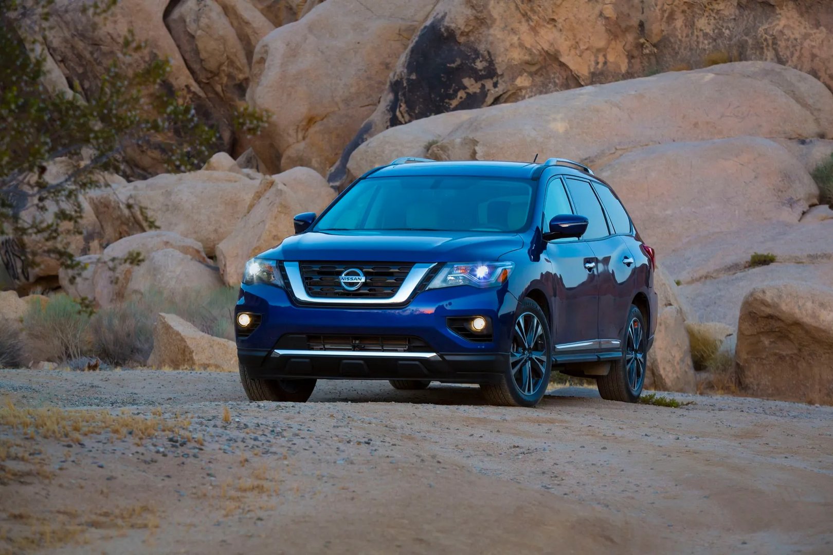Nissan_Pathfinder_4_generation_restyling__SUV_5-doors__7.jpg