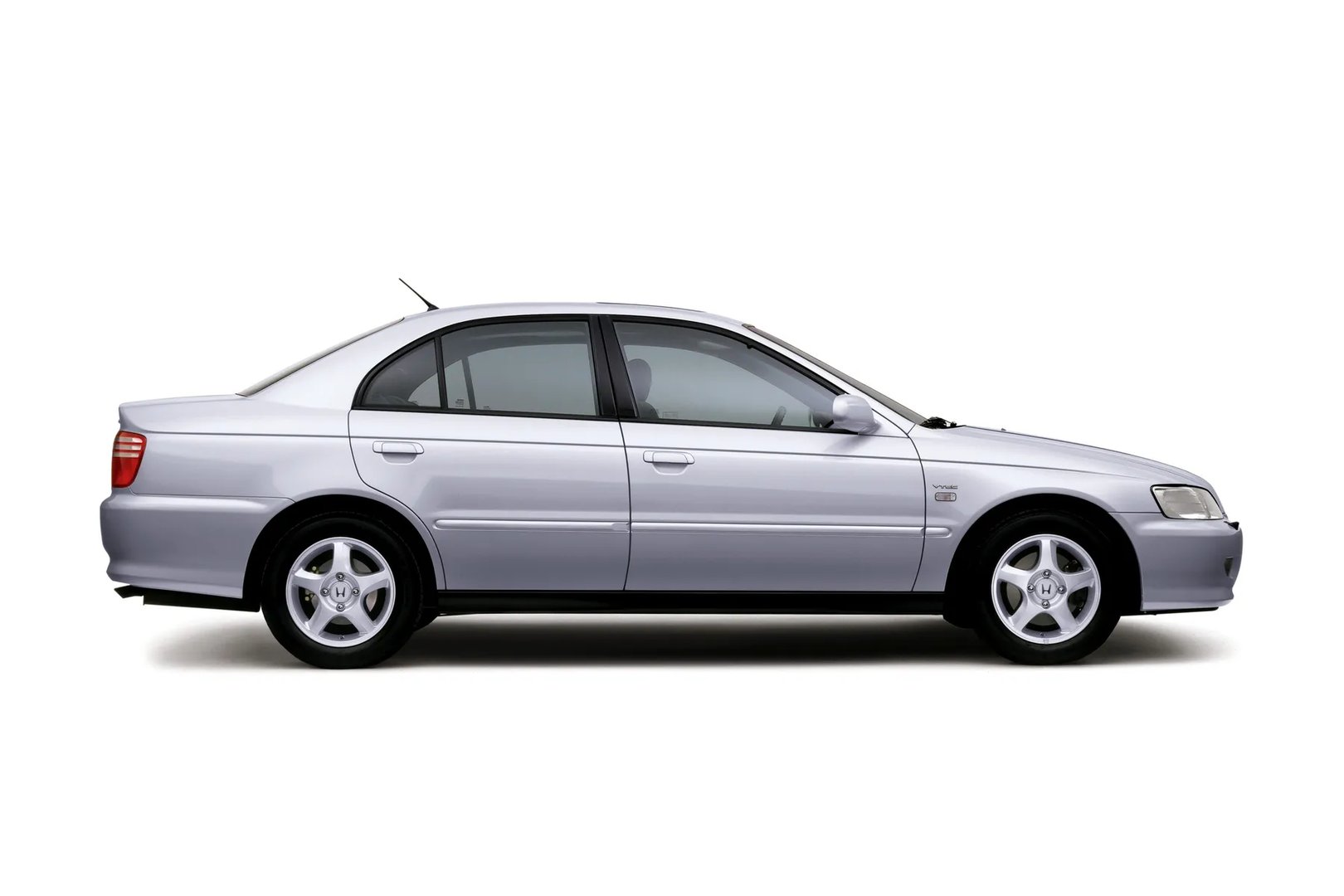 Honda_Accord_6_generation__Sedan__11.jpg