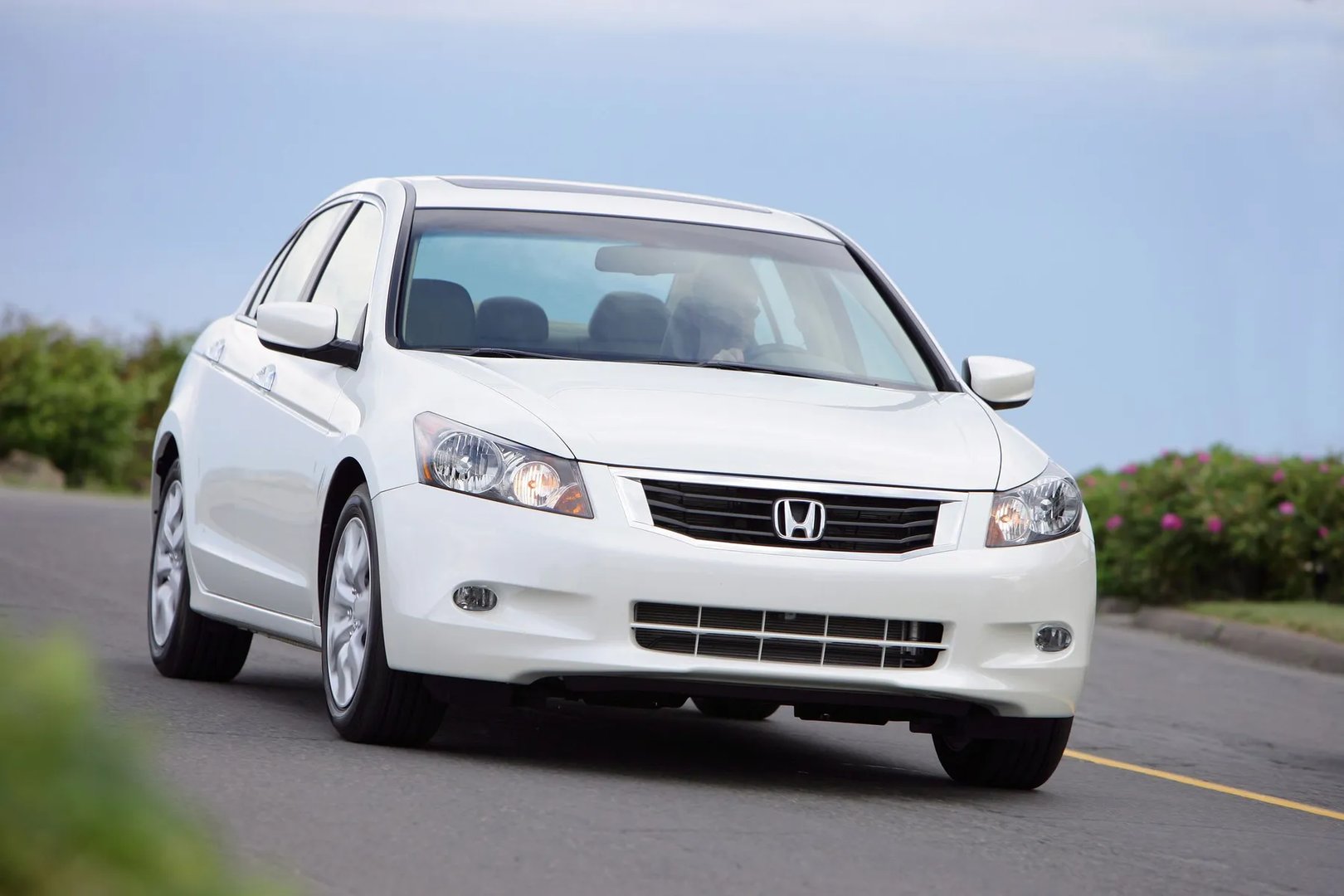Honda_Accord_8_generation__Sedan__1.jpg