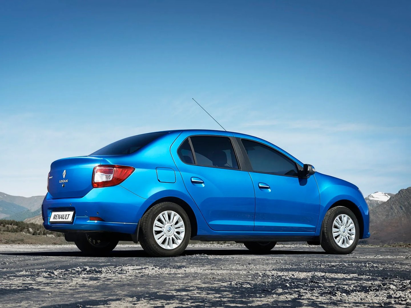Renault_Logan_2_generation__Sedan__10.jpg