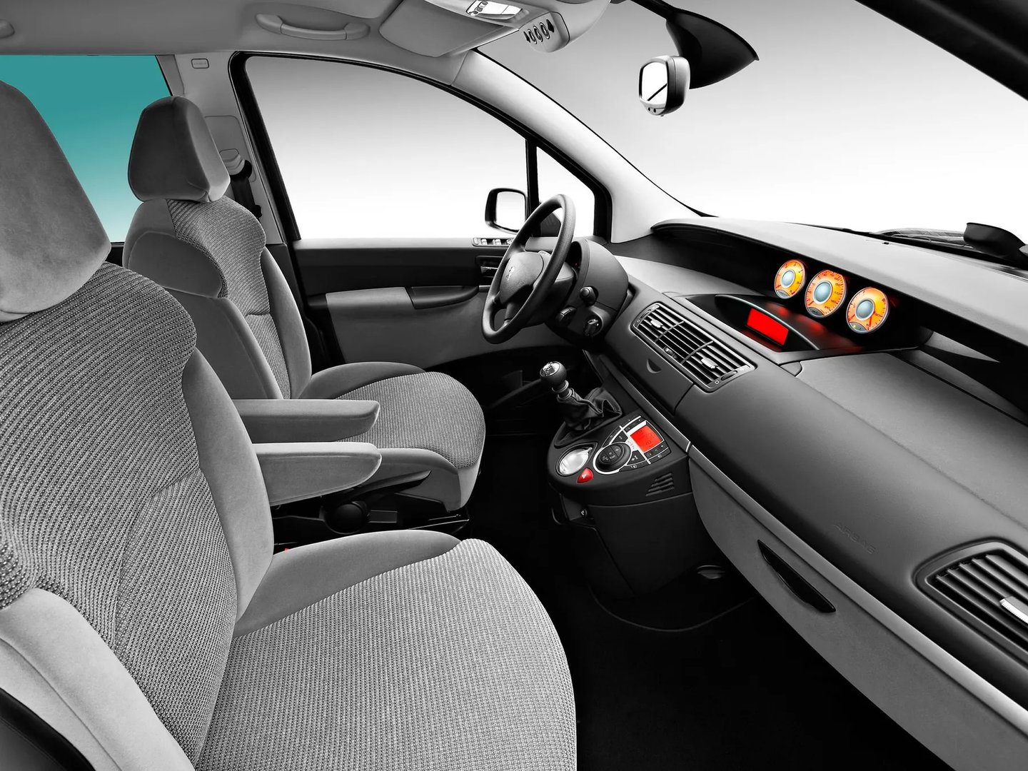 Peugeot_807_1_generation_restyling__Minivan__13.jpg
