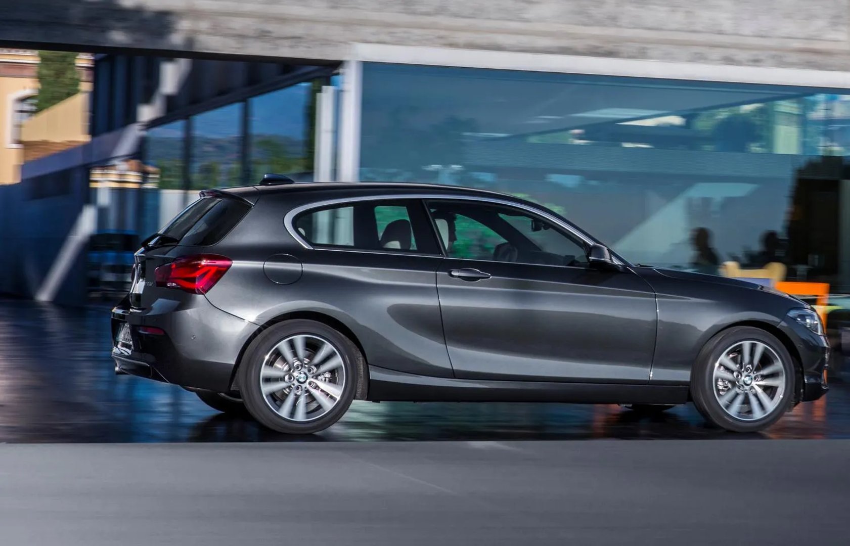 BMW_1_series_2_generation_restyling__Hatchback_3-door__4.jpg