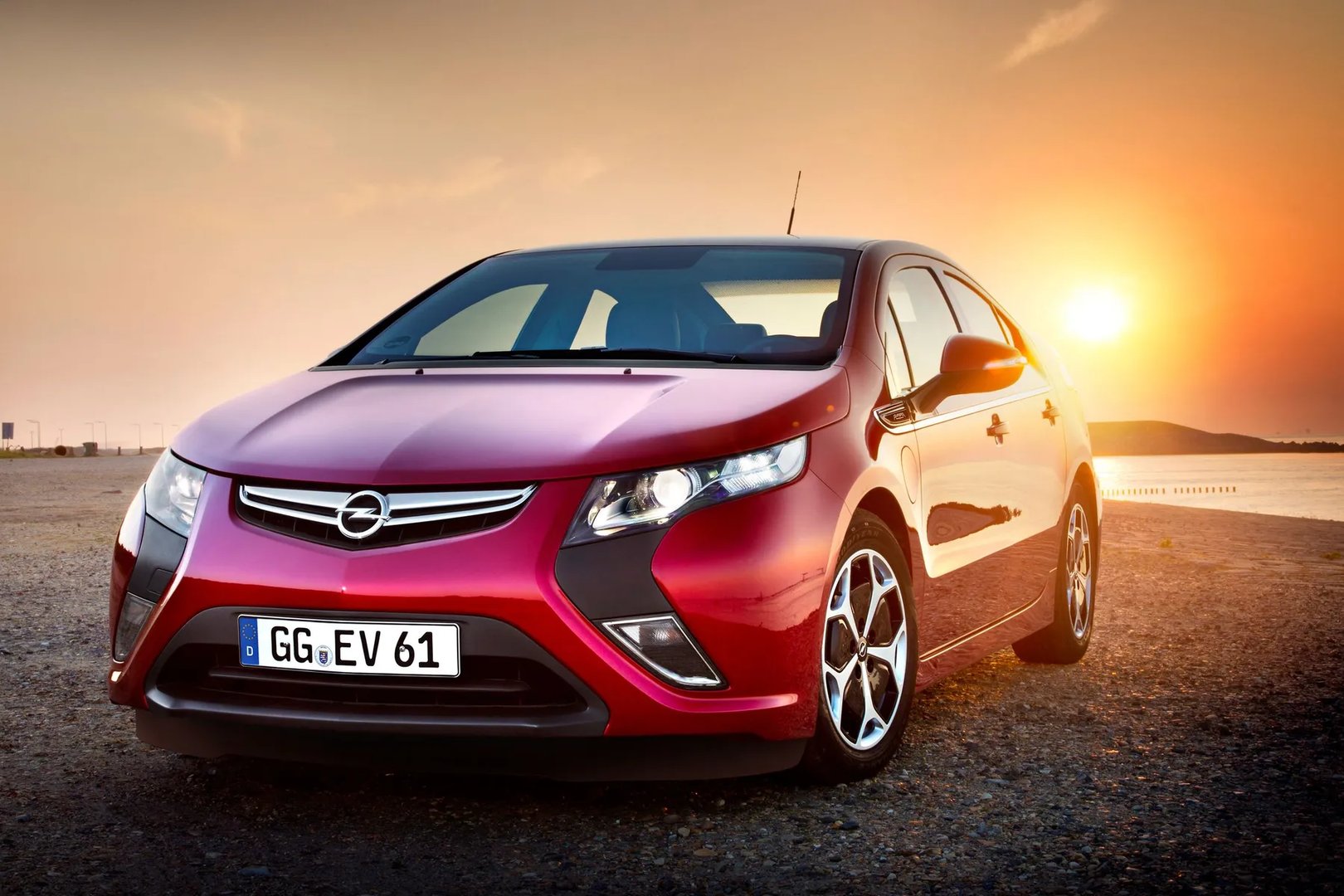 Opel_Ampera_1_generation__Hatchback_5-door__4.jpg