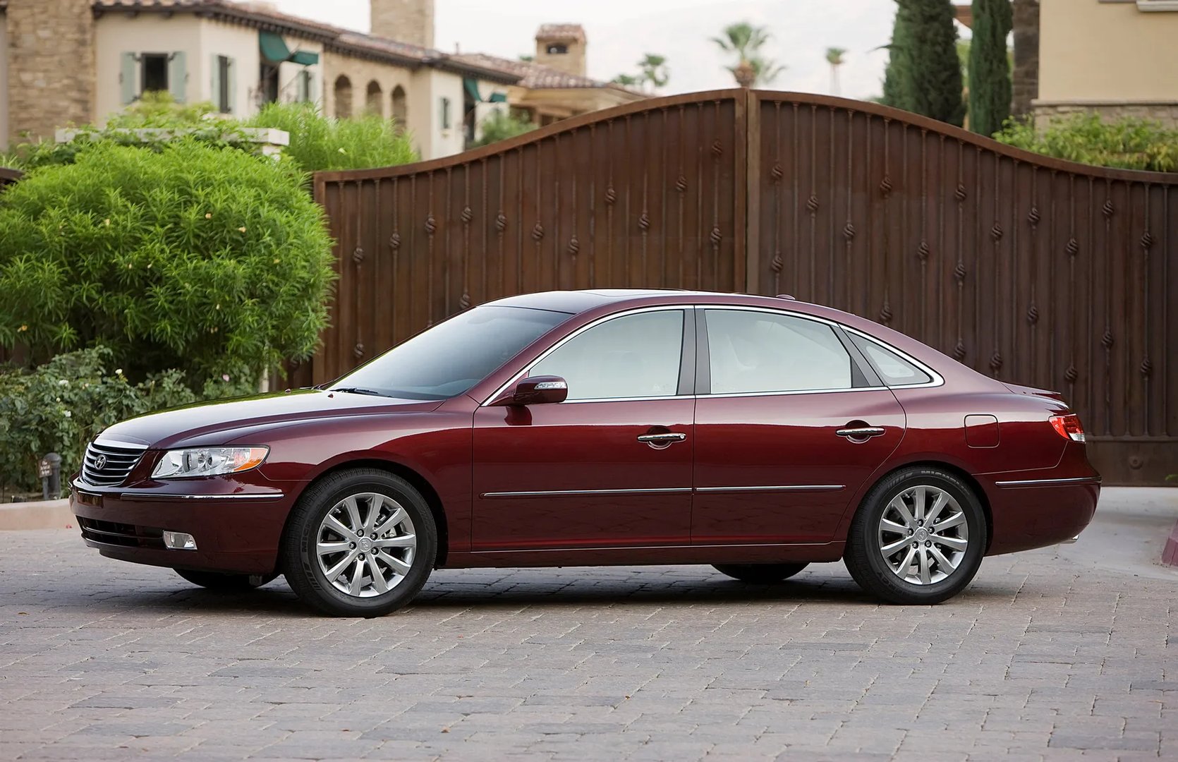 Hyundai_Azera_1_generation__Sedan__6.jpg