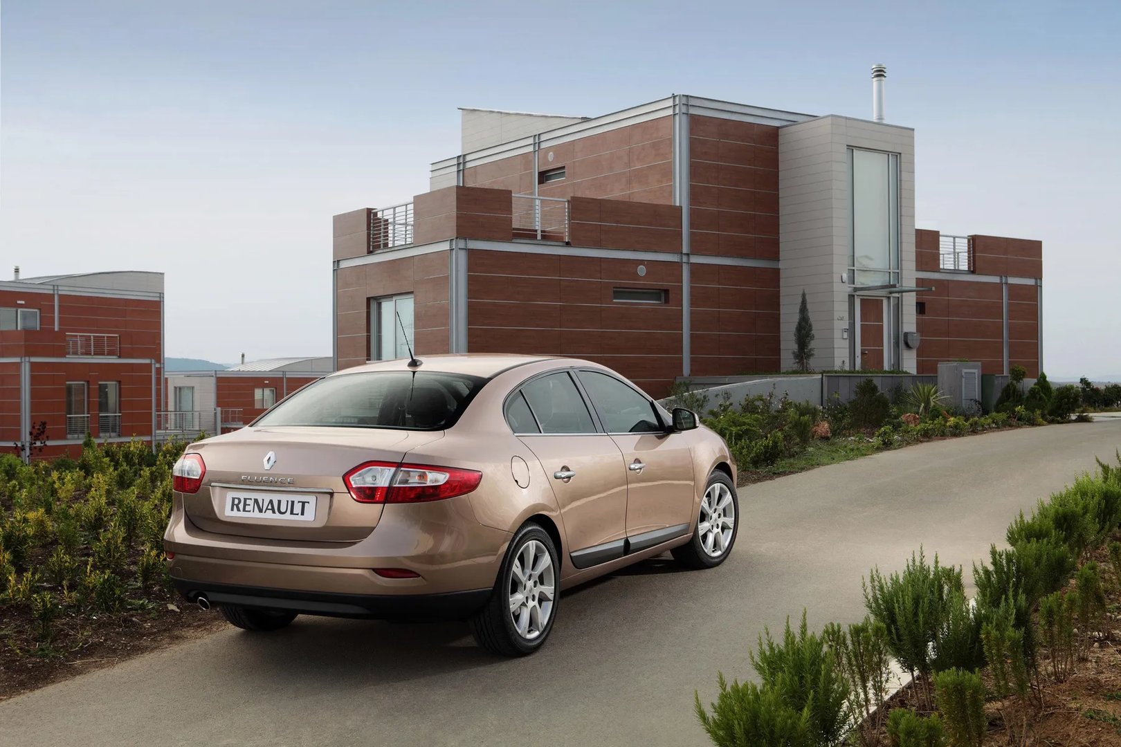 Renault_Fluence_1_generation__Sedan__10.jpg