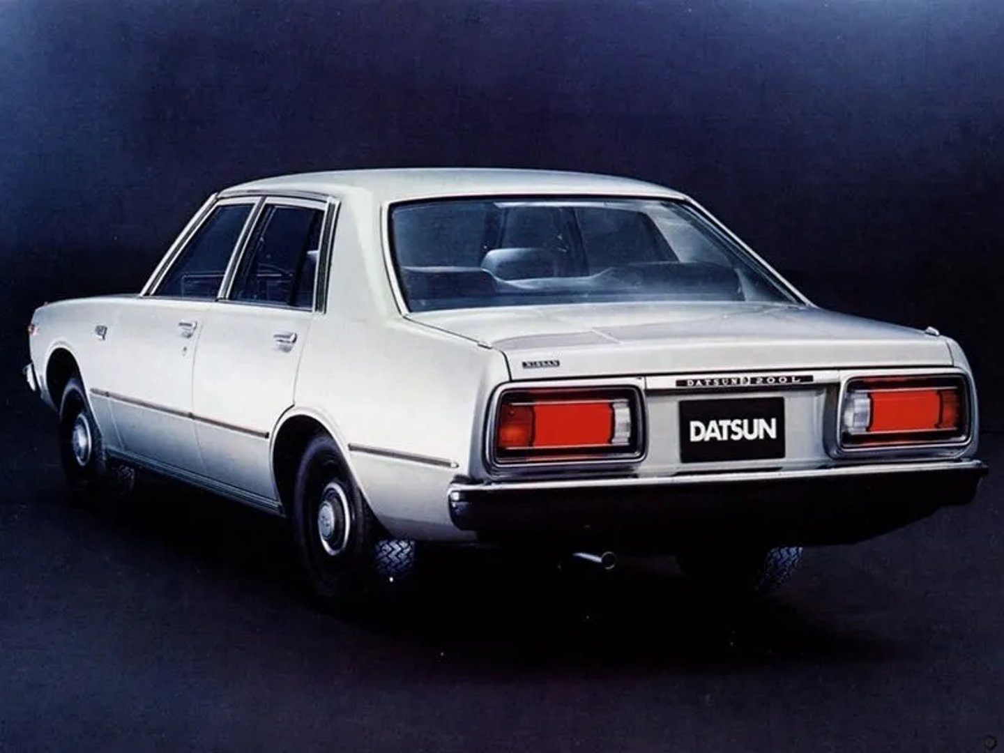 Datsun_Laurel_3_generation__Sedan__3.jpg