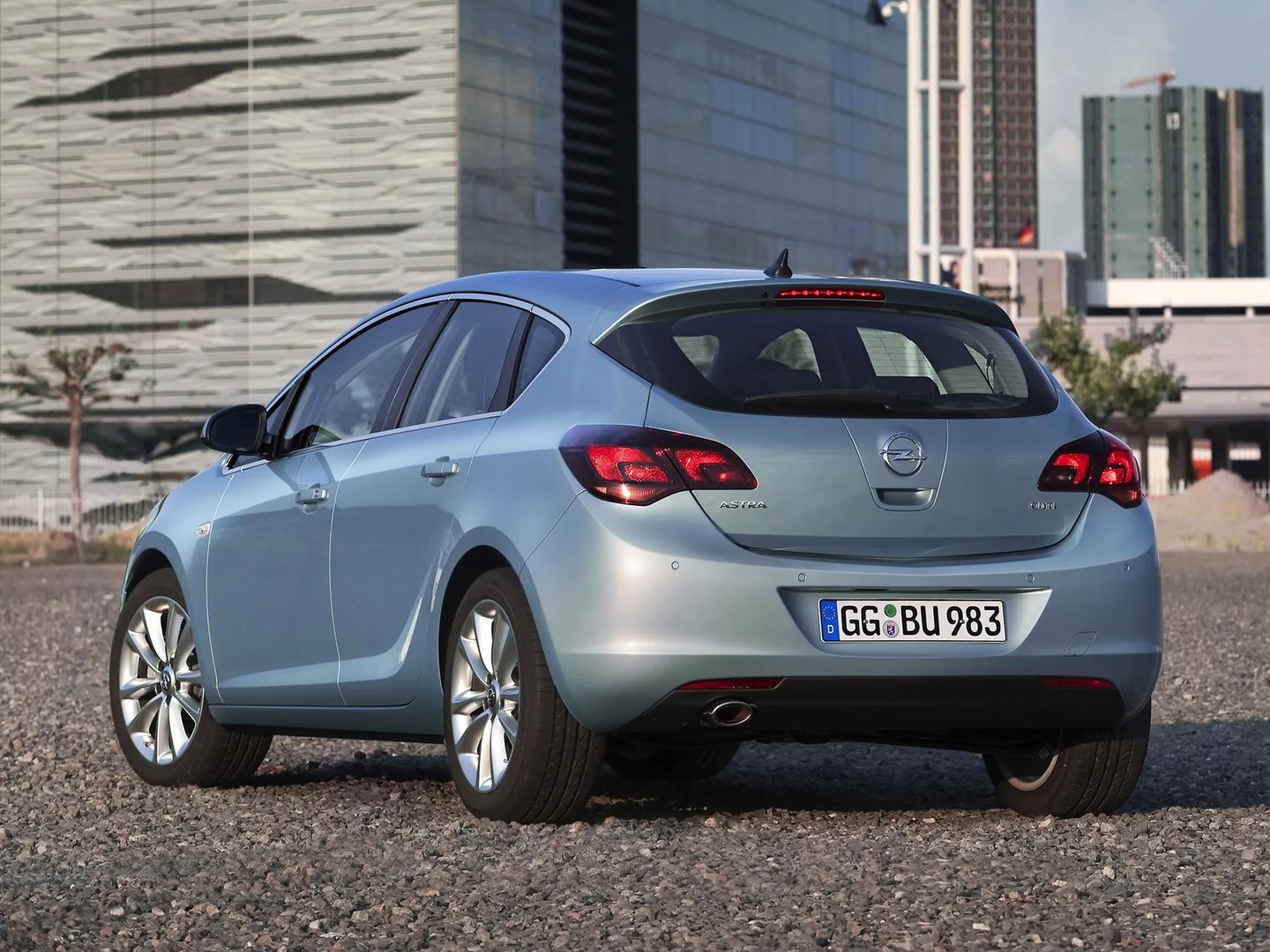Opel_Astra_4_generation__Hatchback_5-door__10.jpg