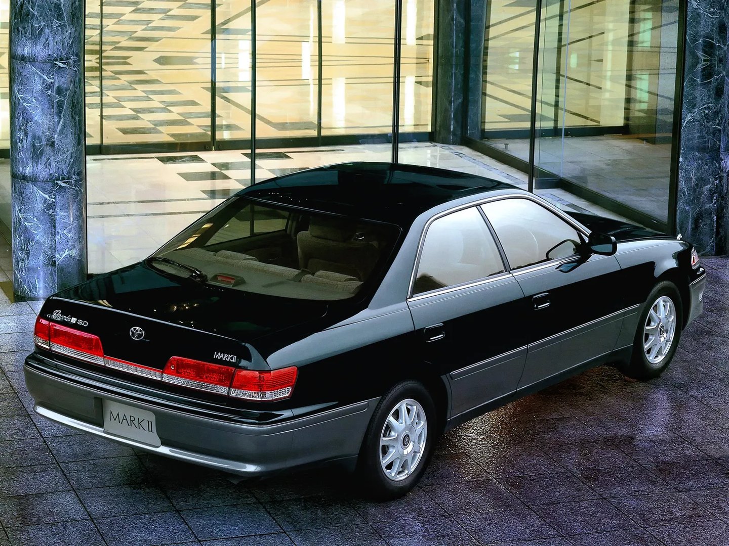 Toyota_Mark_II_8_generation__Sedan__10.jpg