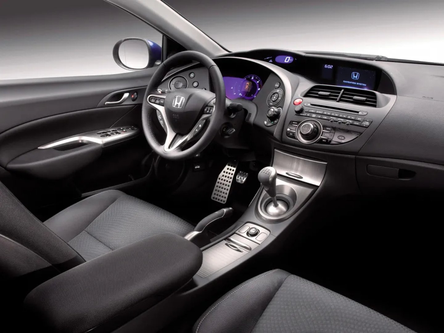 Honda_Civic_8_generation_restyling__Hatchback_5-door__9.jpg