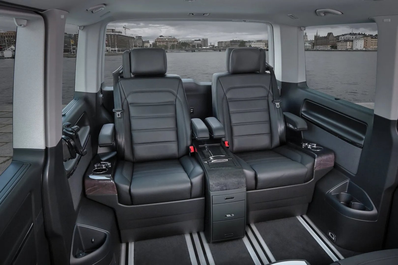 Volkswagen_Multivan_6_generation_restyling__Minivan_Long__4.jpg