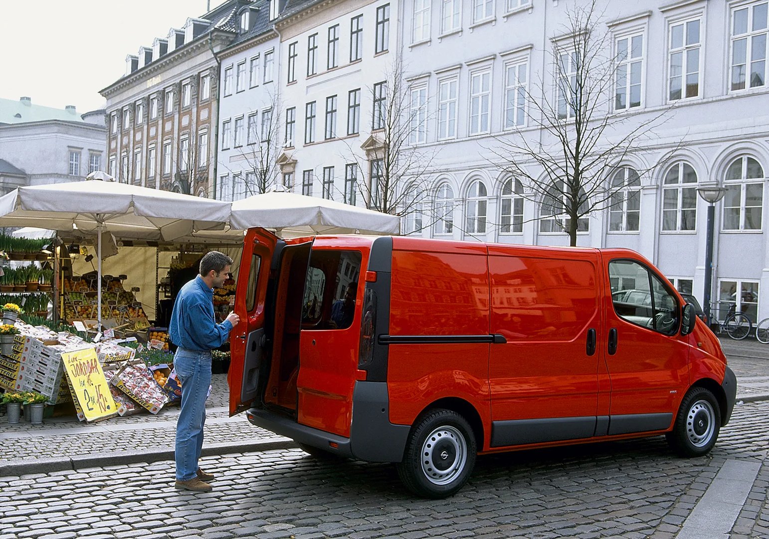 Opel_Vivaro_1_generation__Van__8.jpg