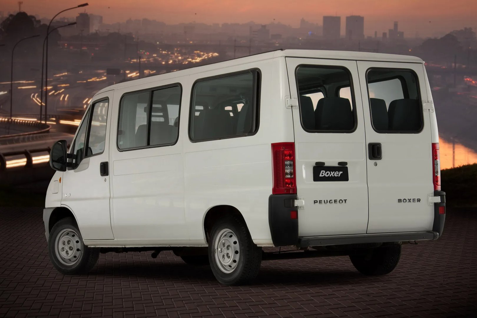 Peugeot_Boxer_1_generation_restyling_1__Minibus__3.jpg