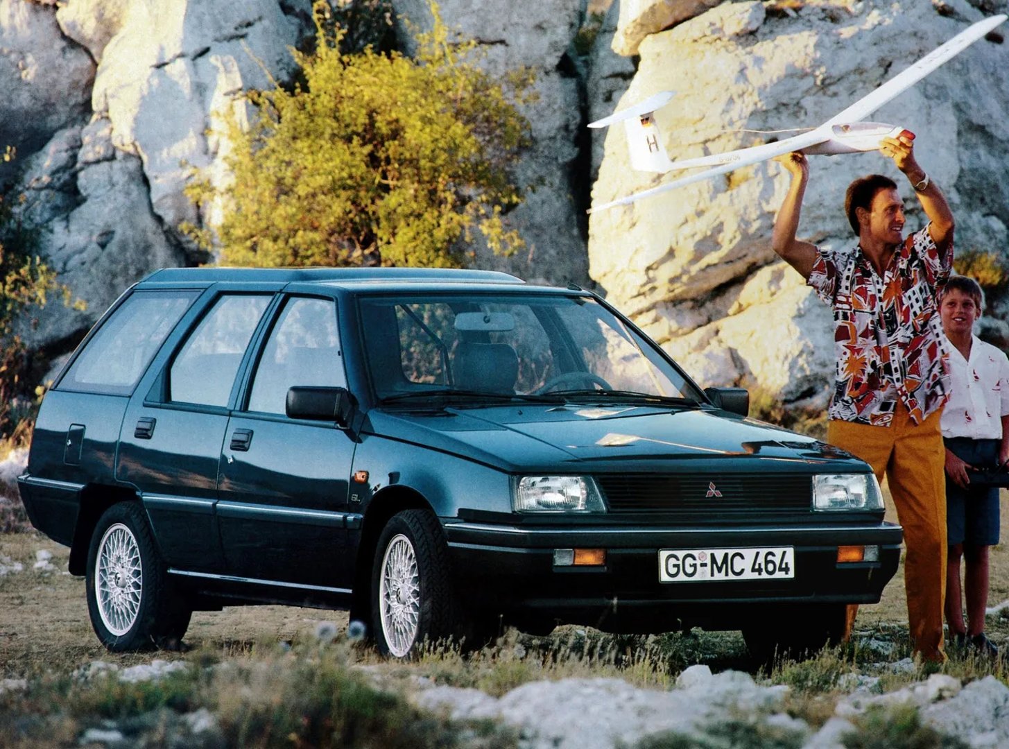 Mitsubishi_Lancer_6_generation__Estate_5-door__1.jpg