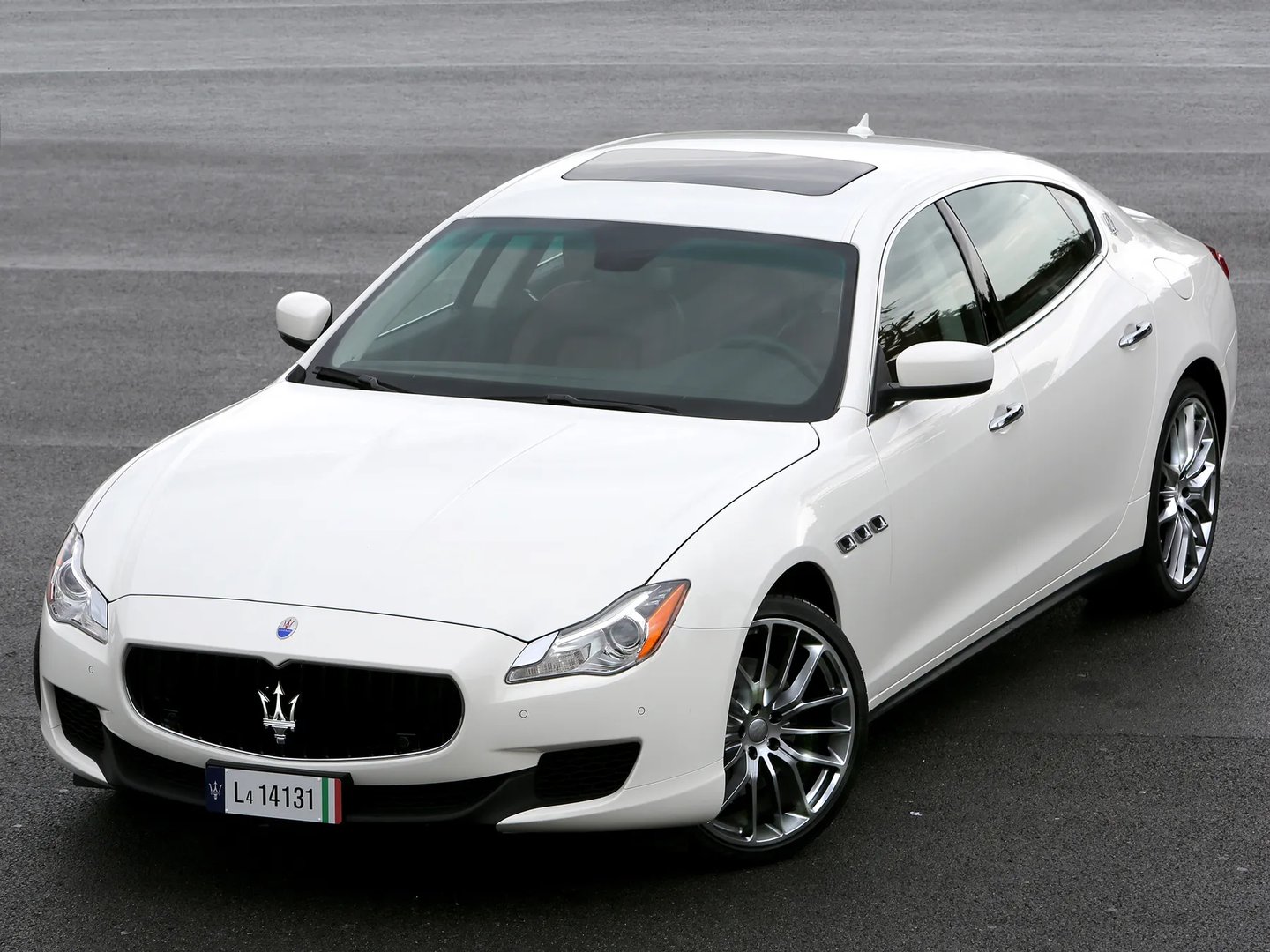 Maserati_Quattroporte_6_generation__Sedan__3.jpg