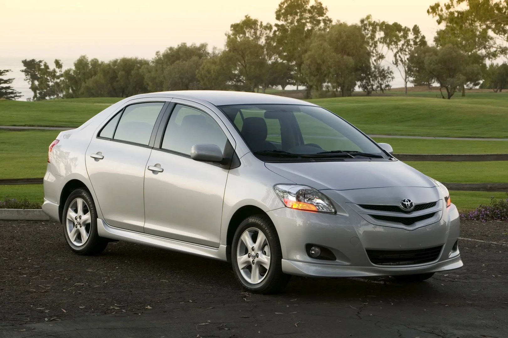 Toyota_Yaris_2_generation__Sedan__1.jpg