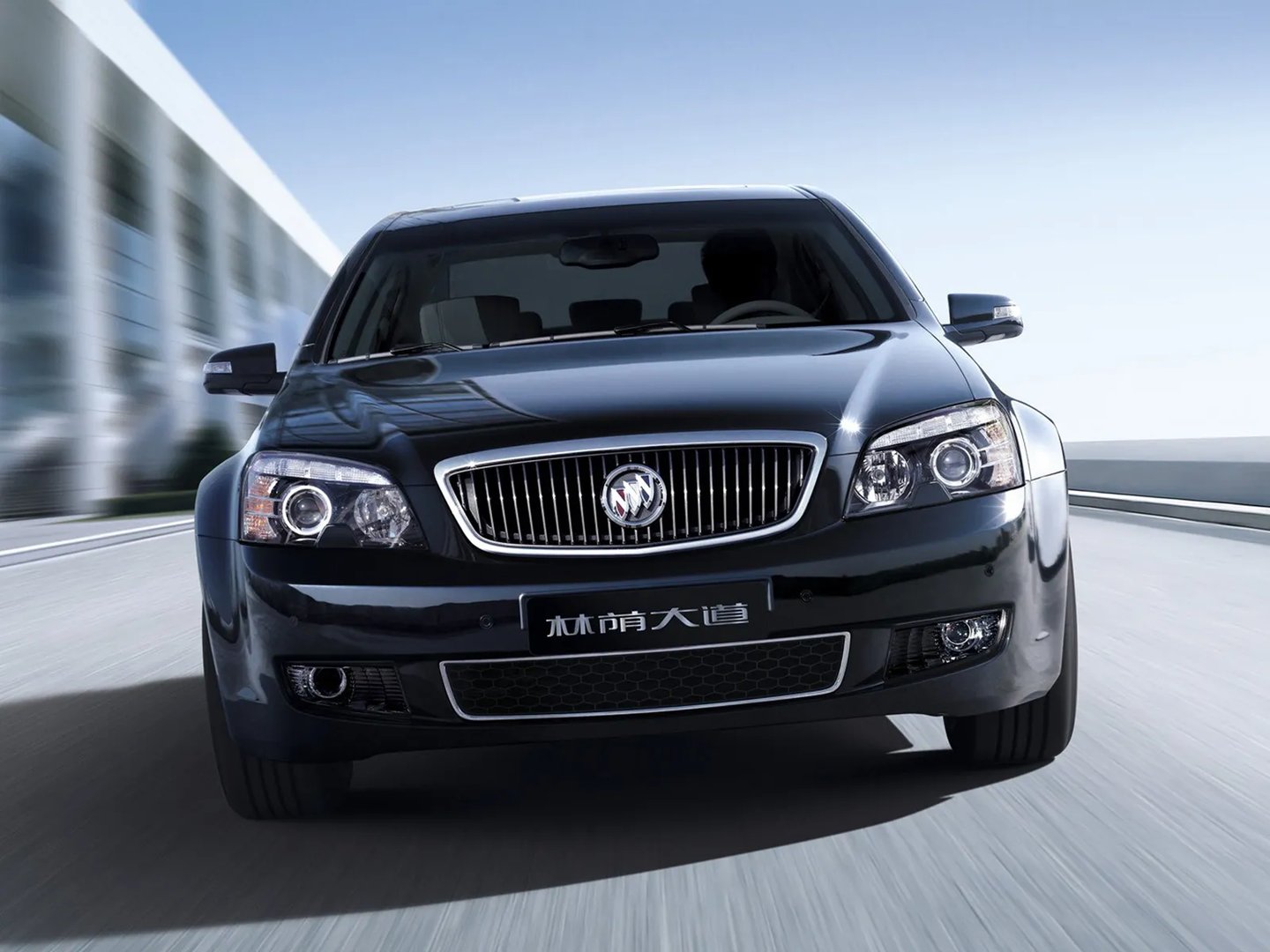 Buick_Park_Avenue_3_generation__Sedan__5.jpg