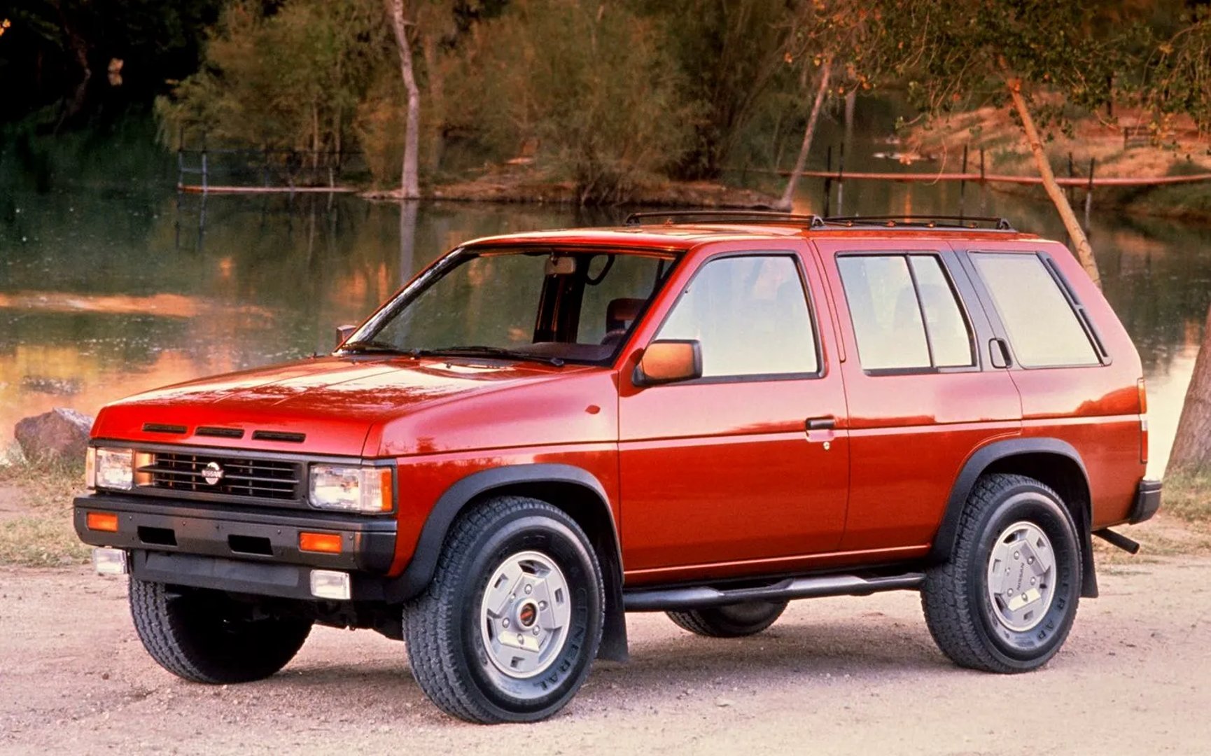 Nissan_Pathfinder_1_generation__SUV_5-doors__6.jpg