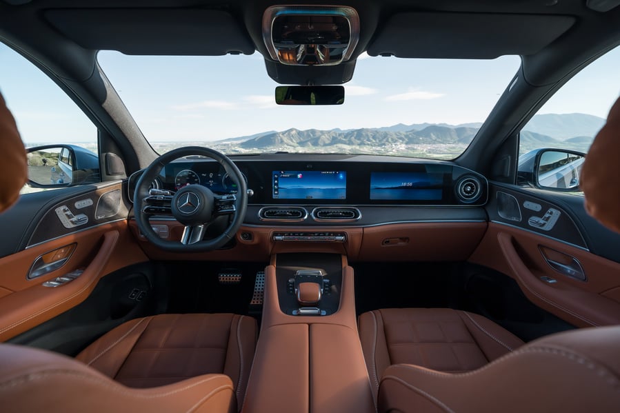 Mercedes MBUX Superscreen und MB.OS Interieur