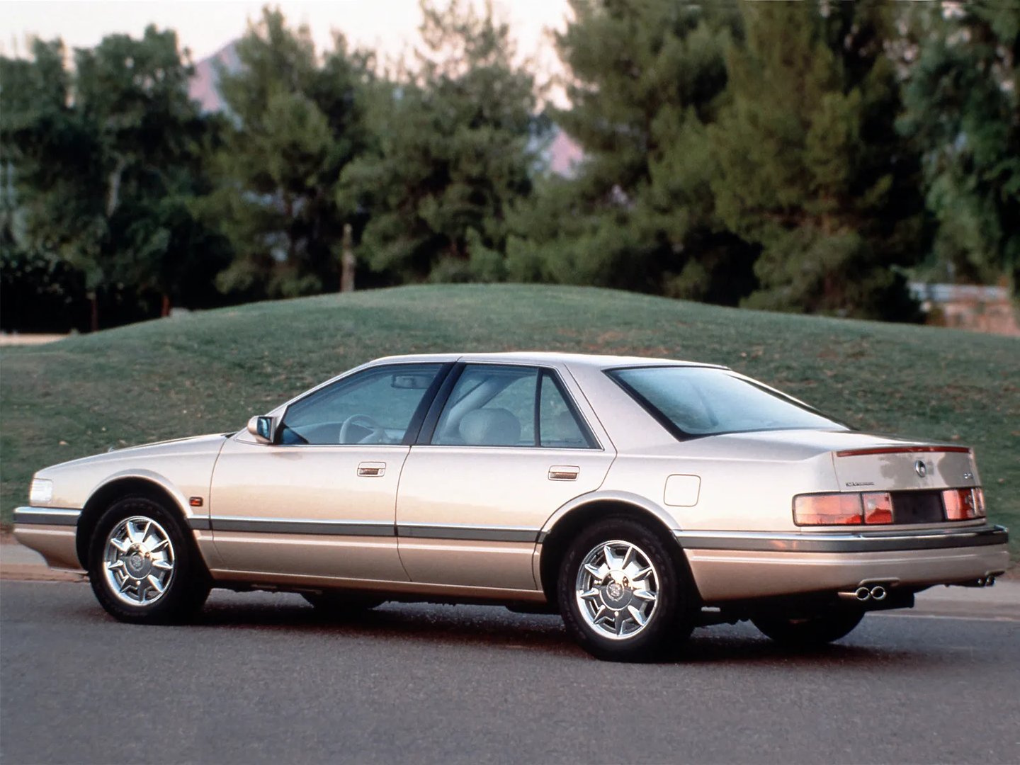 Cadillac_Seville_4_generation__Sedan__6.jpg