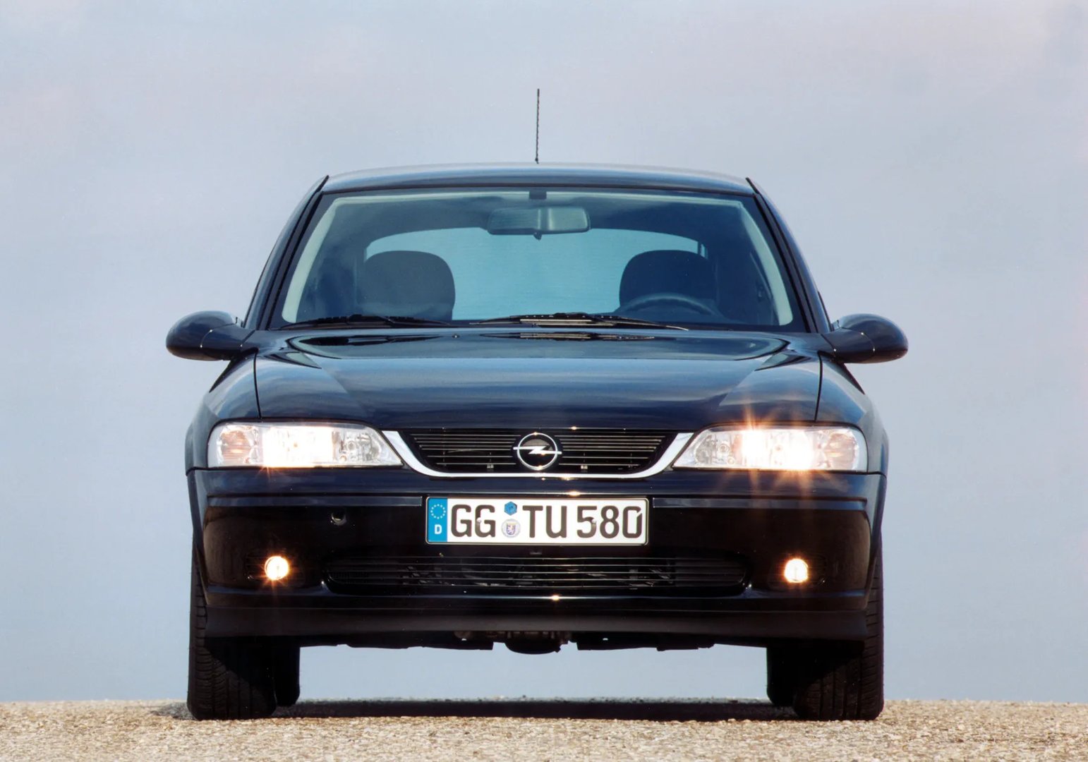Opel_Vectra_2_generation_restyling__Liftback__7.jpg