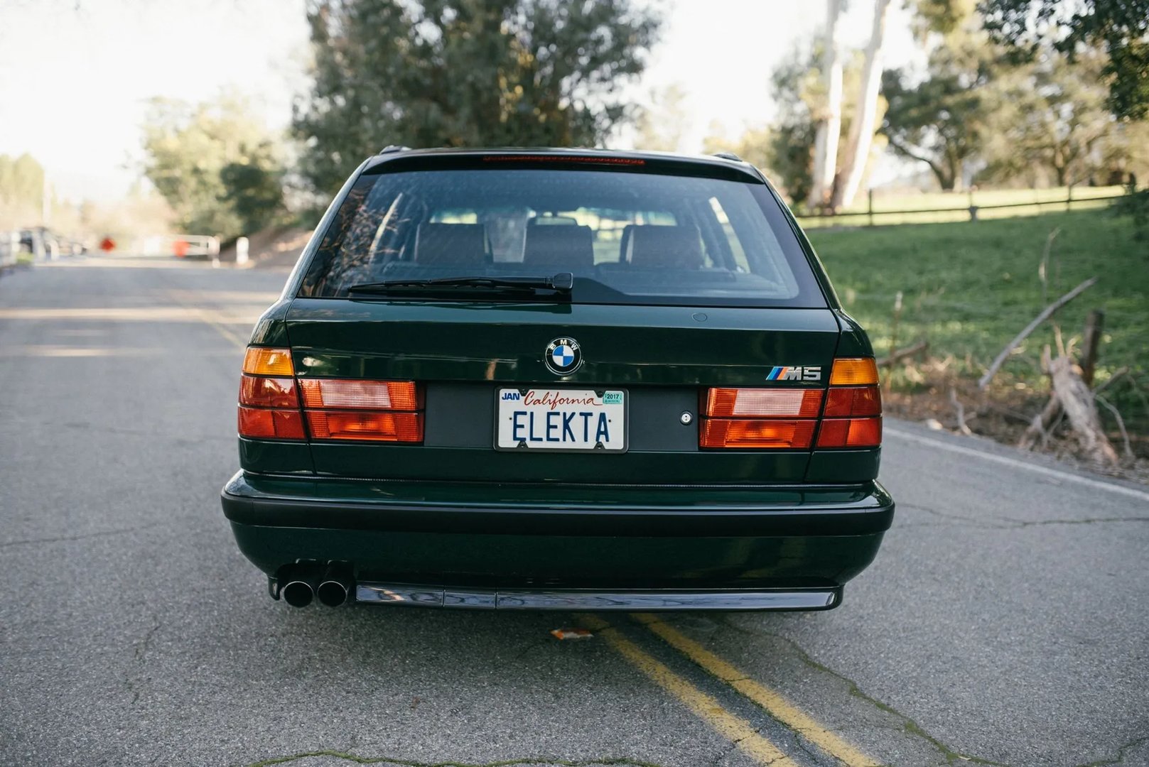 BMW_M5_2_generation__Estate_5-door__10.jpg