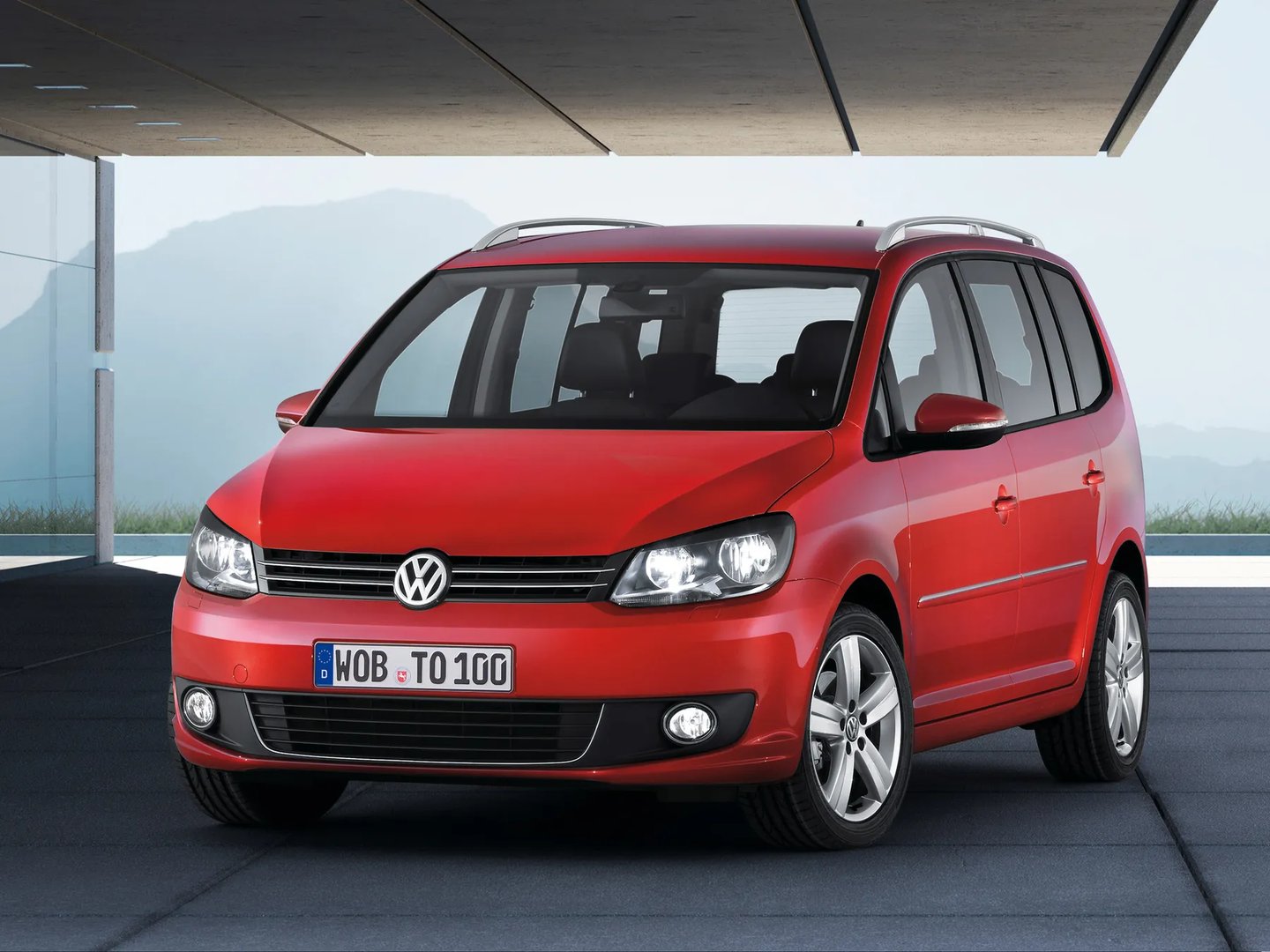 Volkswagen_Touran_2_generation__Compact_Van__3.jpg
