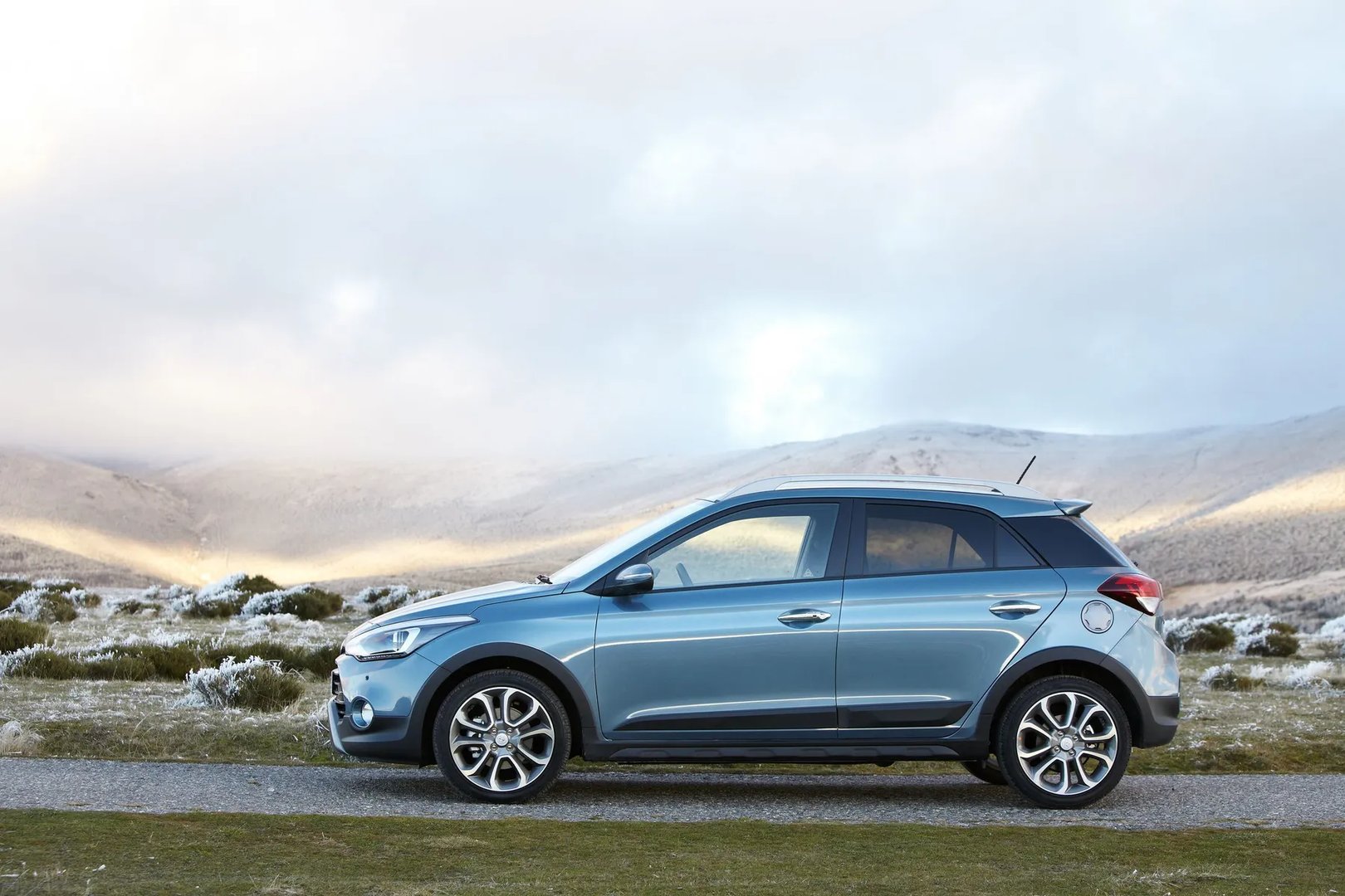 Hyundai_i20_Cross_1_generation__SUV_5-doors__12.jpg