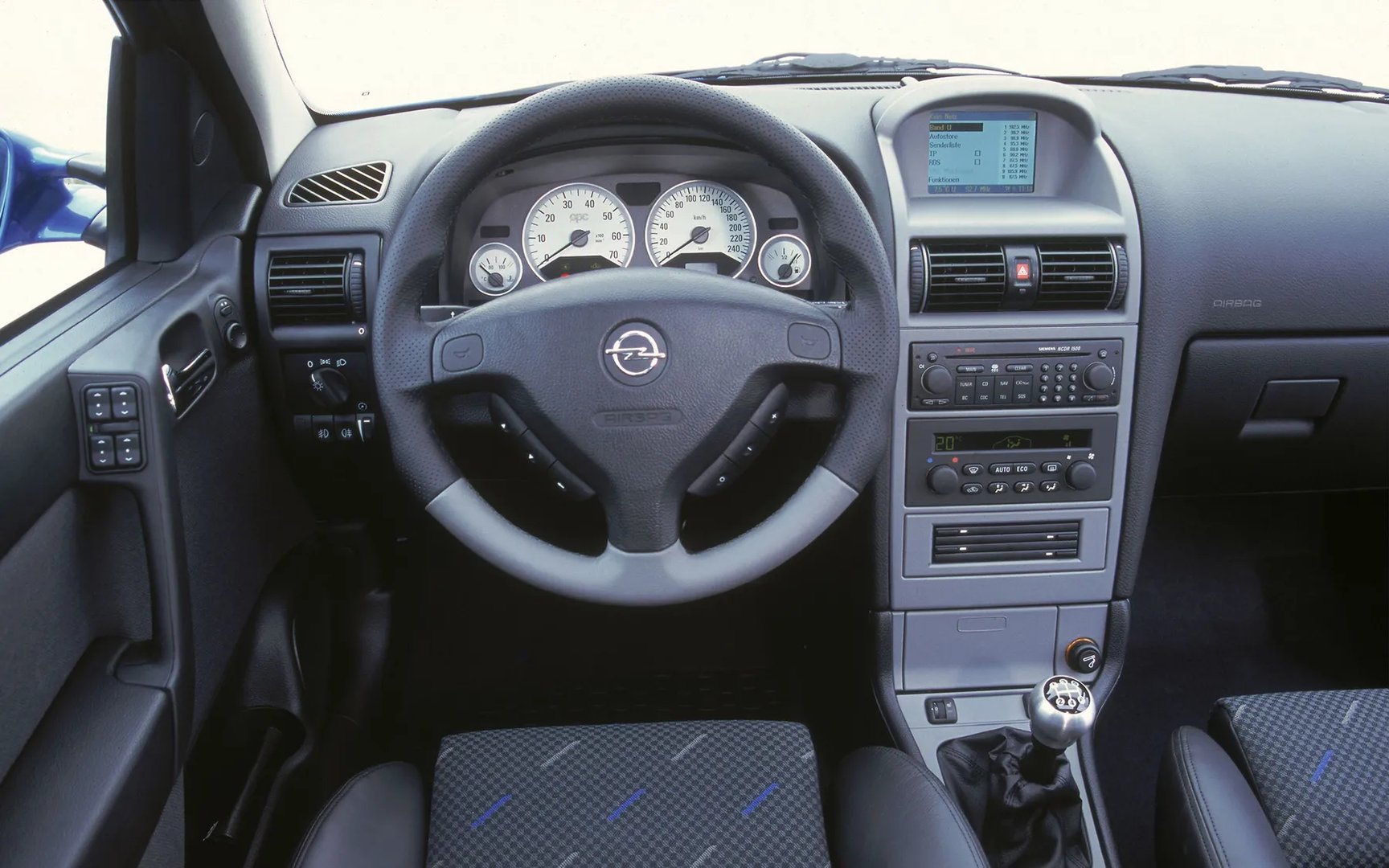 Opel_Astra_OPC_1_generation_restyling__Hatchback_3-door__11.jpg