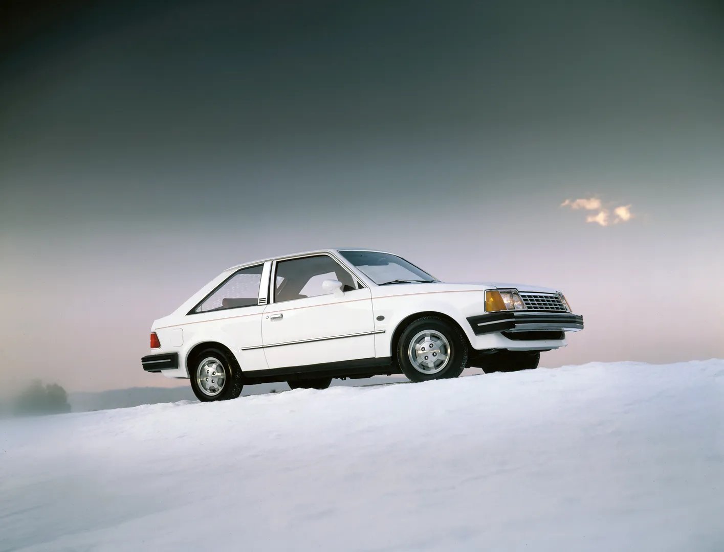 Ford_Escort_(North_America)_1_generation__Hatchback_3-door__4.jpg