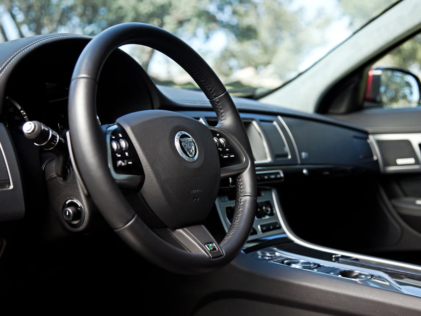 Jaguar_XFR_1_generation_restyling__Sedan__11.jpg