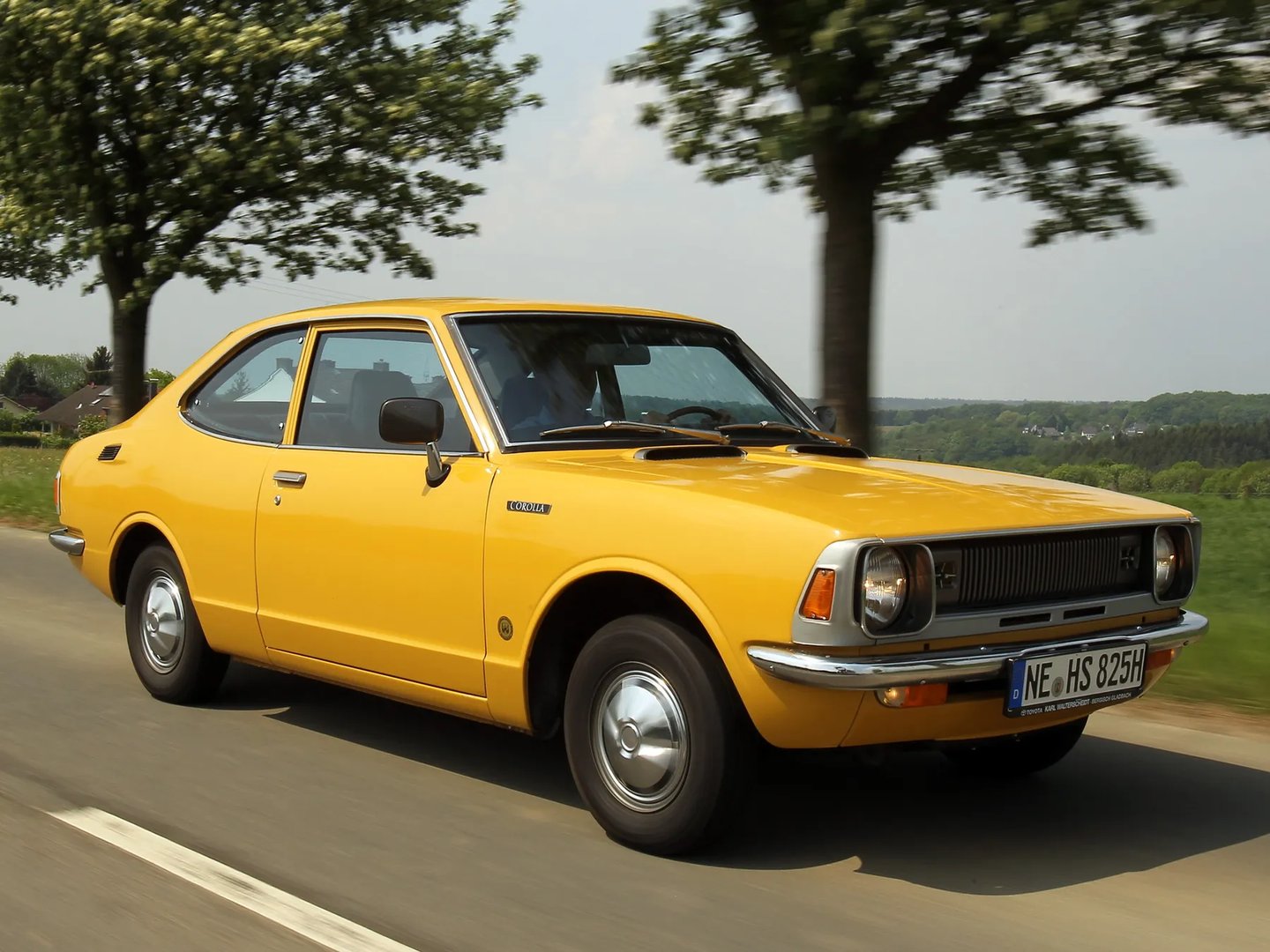 Toyota_Corolla_2_generation__Coupe__8.jpg